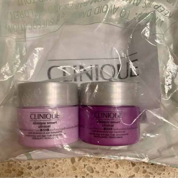 Clinique Smart Clinical MD Resculpt and Revolumize Creams - Picture 2 of 5